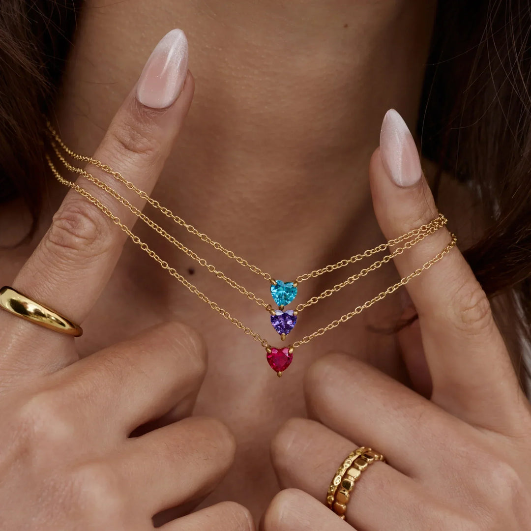 NECKLACE WITH A HEART-SHAPED LUCKY STONE