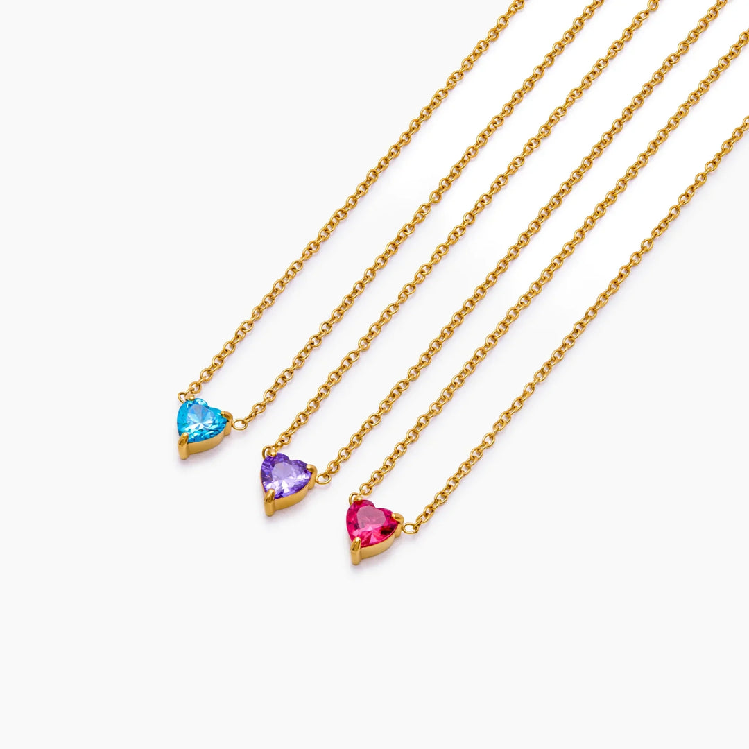 NECKLACE WITH A HEART-SHAPED LUCKY STONE